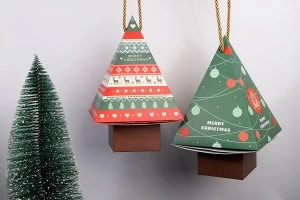 Хартиена подаръчна кутия във формата на елха 150x150x240 mm с шнур - 10 бр.-изображение_група