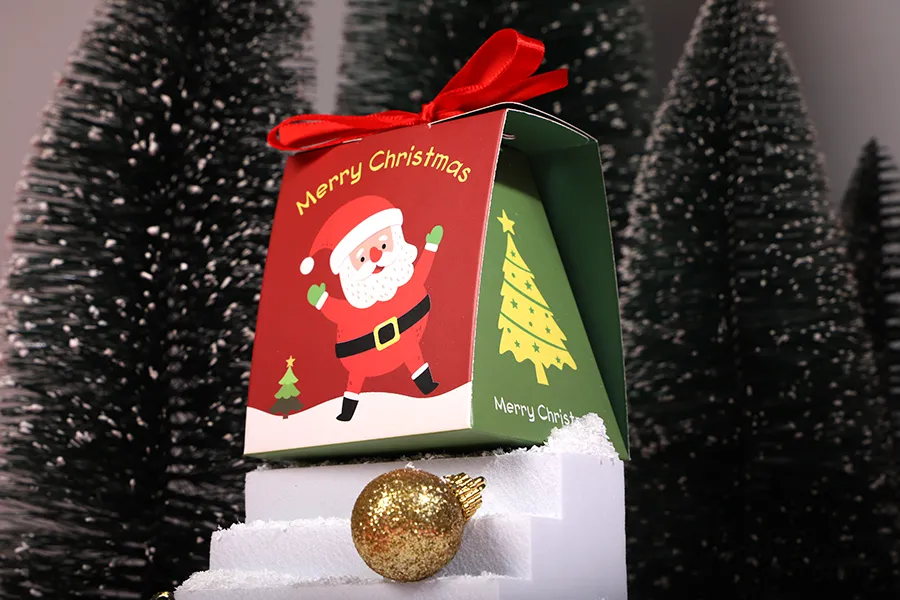 Коледна хартиена подаръчна кутия 80х70х90 мм с панделка - 10 бр-изображение_група