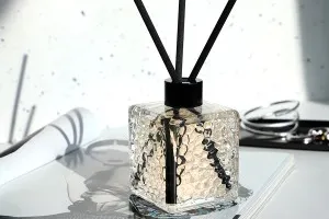 Квадратна стъклена бутилка 200 ml (PP 28) с релефен дизайн за ароматизатор, дифузер-3