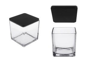 Стъклен декоративен квадратен съд 650 ml с размери 100x100x100 mm с дървена капачка за свещи-1