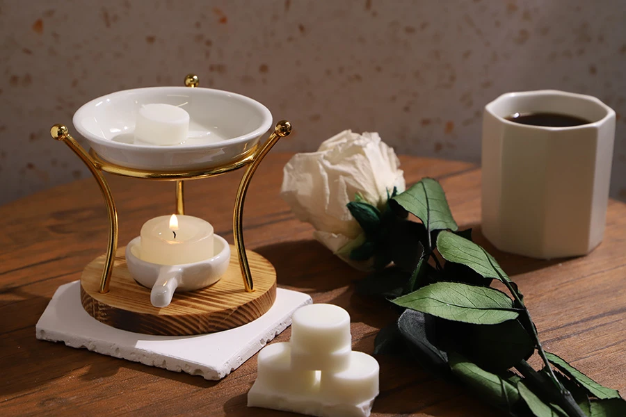 Кръгъл метален аромадифузор с дървена основа, керамична лъжица и контейнер за топене на масла-изображение_група