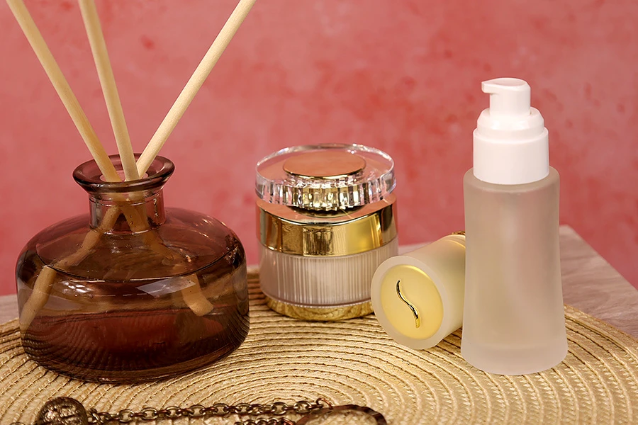 Стъклена Матова бутилка  50 ml за крем с капачка и спрей-изображение_група