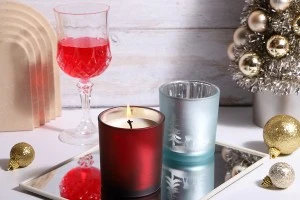 Коледен декоративен стъклен свещник "Merry Christmas" с еленче (без капак) в зелено-3