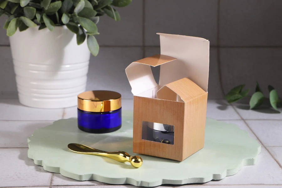 Картонена кутийка 56x56x60 mm с прозорец Картонена кутийка 56x56x60 mm с прозорец-изображение_група