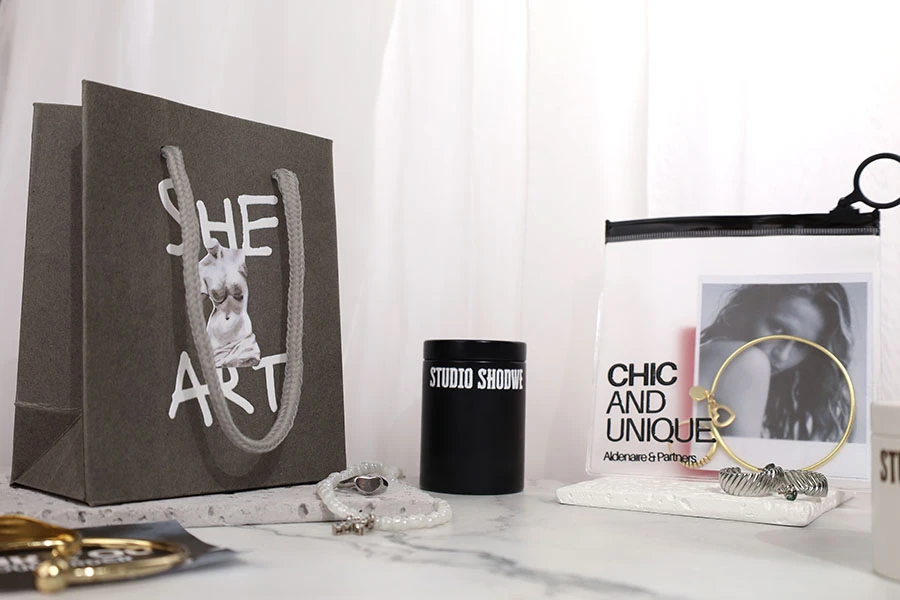 Хартиена подаръчка торбичка сив цвят с размери 110x60x140 Хартиена подаръчка торбичка сив цвят с размери 110x60x140-изображение_група