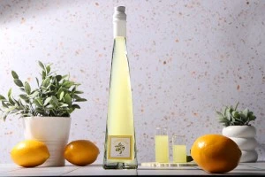 Стъклена декоративна бутилка с размери  58x60x300 - 180 ml-3
