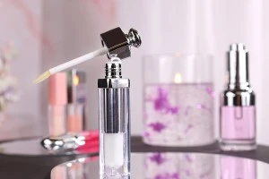 Прозрачно сива опаковка за балсам за устни или червило-изображение_група