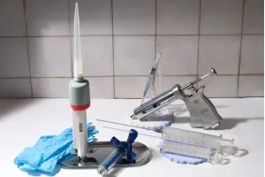 10 ml стъклена спринцовка с метален нос и метална игла-3