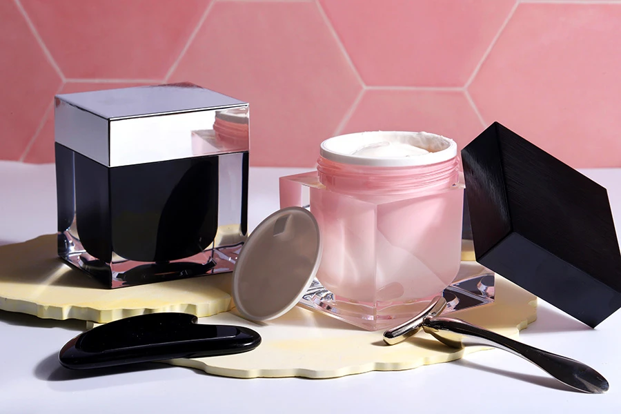 Пластмасов луксозен буркан 100 мл, Акрил за козметика, с пластмасов уплътнител на капачката-изображение_група