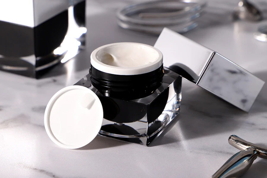 Пластмасово луксозно бурканче 15 мл за крем, с капачка с пластмасов уплътнител-изображение_група