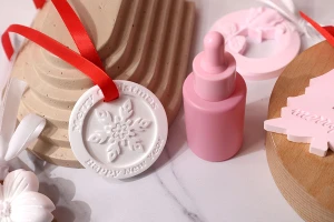 Гипсов дифузер с коледен дизайн 62x10 мм с червена панделка (ароматизиран)-изображение_група