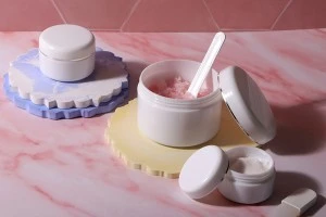 Пластмасов буркан 200 ml с капачка със  сребърна лента и вътрешно уплътнение -6 бр. в опаковка-3