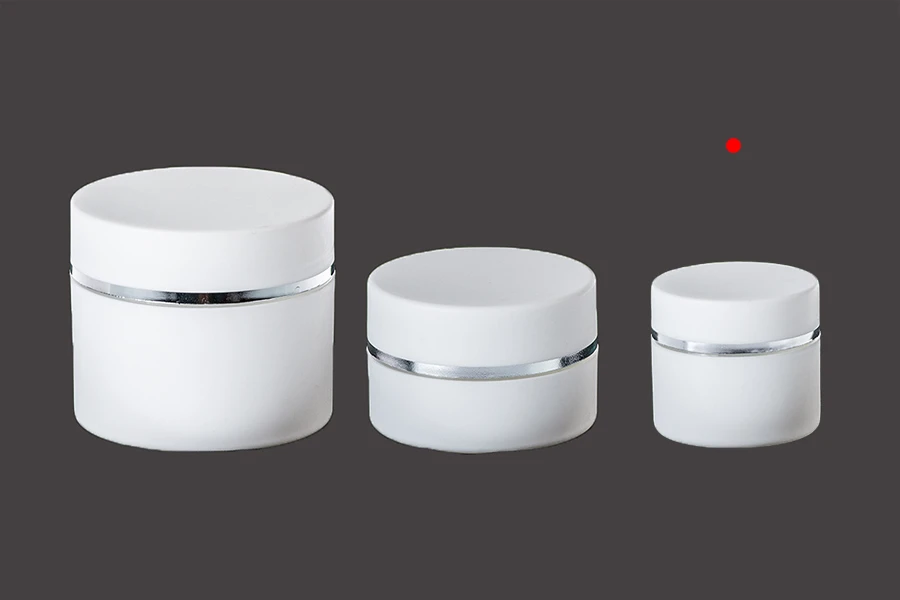 Пластмасов буркан за крем бяло МАТ 50 мл, с плоска капачка и уплътнител-изображение_група