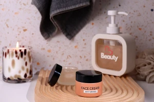 Пластмасова капачка с алуминиево покритие и вътрешна обвивка за буркани от 50 мл-изображение_група