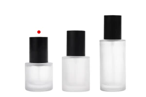 Стъклена матова бутилка 30 мл  с черна помпа за крем  и черна матова капачка-изображение_група