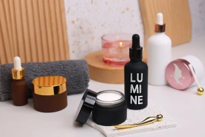 50 мл стъклена бутилка за етерични масла с чучур PP18 в различни цветове гума-изображение_група