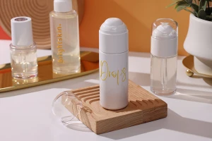 Пластмасова (PETG) бутилка в бял цвят 50 мл с капкомер, прозрачна капачка и отцеждач-изображение_група