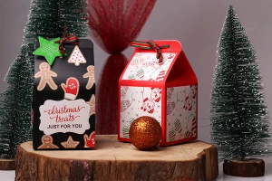 Коледна хартиена подаръчна кутия 90х90х155 мм с панделка и етикет - 10 бр-изображение_група