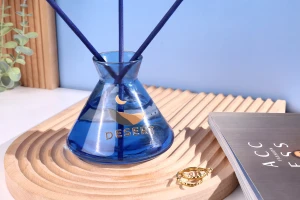 Стъклена декоративна синя бутилка 200 мл-изображение_група