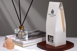 Бяла хартиена кутия с размери 72x72x260 мм за бутилки за ароматизатори с държач за пръчици - 20 бр.-изображение_група