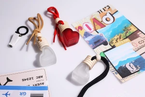 Стъклена червена  матирана бутилка 4 мл във формата на сърце за ароматизатор за кола с дървена капачка и тапа - 25 бр. -изображение_група