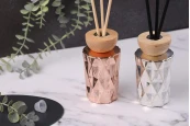 Стъклена бутилка 180 ml (PP28) релефна в цвят сребро или розово-златно подходяща за ароматизатори