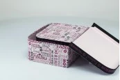 Kуфарче за подарък с метална дръжка и клипс в комплект от 3 части Kуфарче за подарък с метална дръжка и клипс в комплект от 3 части