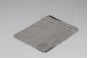 Пликчета с цип 150x200 mm, със сребърна нетъкана задна част и прозрачна предна част и дупка Eurohole - 100 бр. Пликчета с цип 150x200 mm, със сребърна нетъкана задна част и прозрачна предна част и дупка Eurohole - 100 бр.