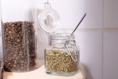 С вградени капачки 